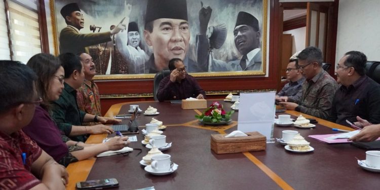 Pj. Gubernur Bali, S.M. Mahendra Jaya Pastikan Kesiapan Pelaksanaan Pungutan Bagi Wisatawan Asing (Tourism Levy)