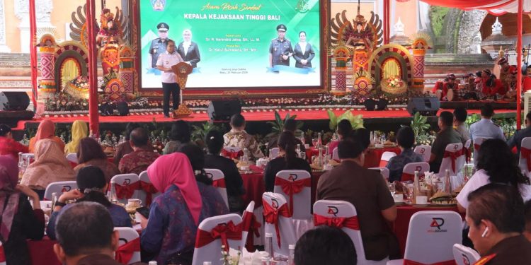 Pj. Gubernur Bali Hadiri Pisah Sambut Kepala Kejaksaan Tinggi Bali