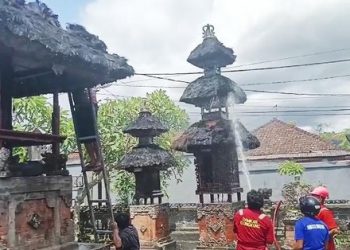 Pura di Klungkung Terbakar, Warga Kaget, 2 Mobil Damkar Dikerahkan