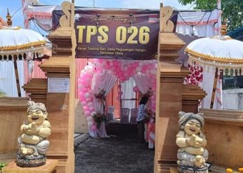 Konsep Valentine Unik di Denpasar: TPS Berwarna Pink dengan Banyak Permen dan Cokelat
