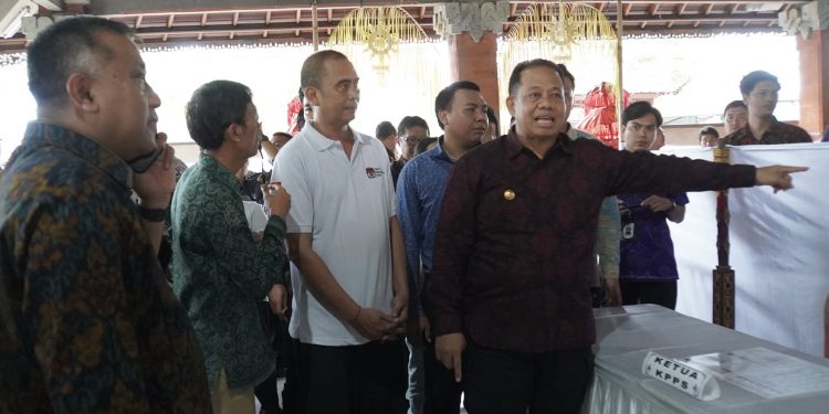 Pj Gubernur Bali Pastikan Kesiapan H-1 Hari Pencoblosan, Tinjau Sejumlah TPS di Denpasar, Badung dan Tabanan