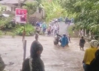 Hujan Deras di Karangasem, Akses Jalan Terendam Banjir dan Tembok SD Jebol