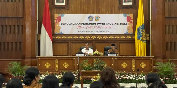 Wujudkan Keanggotaan yang Berperan Aktif dan Berkontribusi, Pj. Gubernur Bali Kukuhkan Kepengurusan PWRI Provinsi Bali 2024-2029