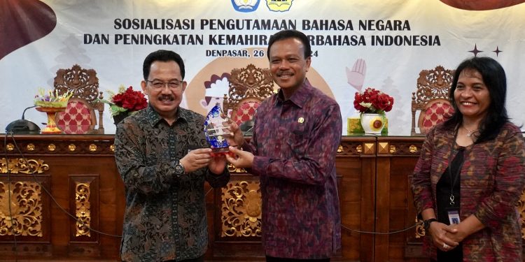 Tingkatkan Kemahiran Berbahasa Indonesia ASN Pemprov Bali, Sekda Dewa Indra Buka Sosialisasi Pengutamaan Bahasa Negara