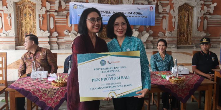Pj. Ketua TP PKK Provinsi Bali Ajak Semua Pihak “Ngrombo” Sukseskan Pelaksanaan Desa Binaan Telajakan Bersemi di Desa Temesi