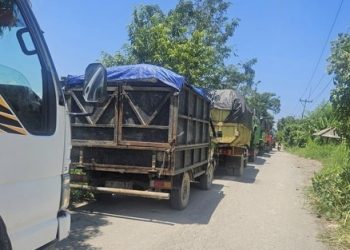 Alat Berat Pengurai Sampah Rusak, Antrean Truk Memanjang di TPA Temesi