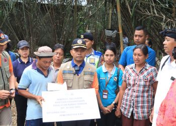 Pemprov Bali melalui BPBD Berikan Bantuan Kemanusiaan Untuk Warga Kurang Mampu di Desa Sibetan