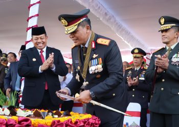 Pj. Gubernur Mahendra Jaya Beri Kejutan pada Peringatan HUT Bhayangkara ke-78