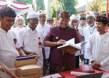 Pengukuhan Bendesa Agung MDA Terpilih: Pj Gubernur Bali Ajak Kolaborasi Hadapi Tantangan Global dan Sukseskan Program Pemerintah