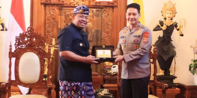 Bertemu Kapolda Baru, Pj. Gubernur Mahendra Jaya Bahas Upaya Penanganan Wisman Berulah di Bali