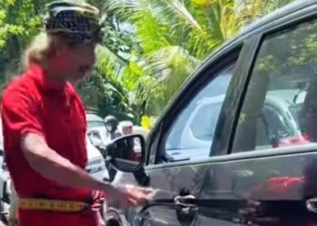Viral Mobil Terobos Kemacetan saat Upacara Ngaben di Karangasem, Terlibat Cekcok dengan Warga