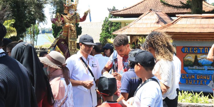 Dispar Bali Lakukan Pengecekan Pungutan Wisatawan Asing di DTW Ulun Danu Beratan