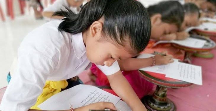 Gubernur Koster Serukan Kebanggaan Generasi Muda untuk Melestarikan Bahasa Bali