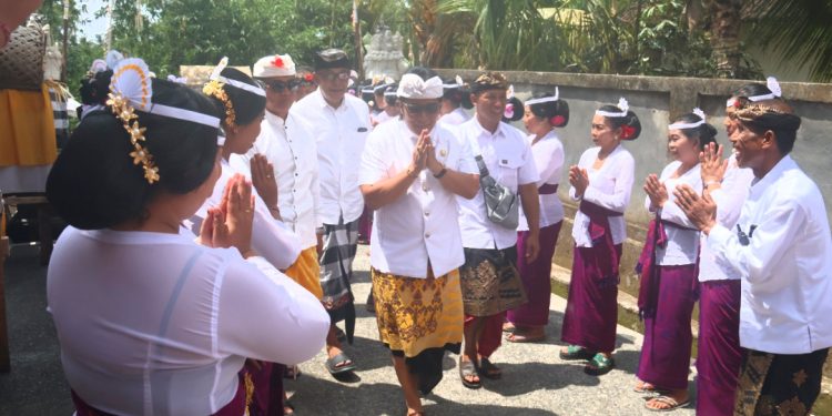 Hadiri Karya di Pura Watu Macepak, Bangli, Wagub Giri Prasta Ingatkan Krama Jaga dan Lestarikan Adat, Seni, Tradisi dan Budaya