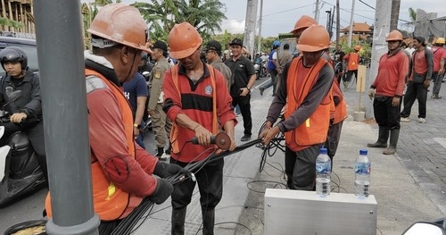 Pemkab Badung Tertibkan Kabel Provider yang Semrawut di Canggu