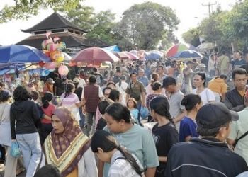 Umanis Galungan, Keramaian Pengunjung Serbu Pasar Dadakan di Taman Ayun Mengwi