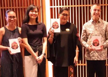 Jaga Tradisi Keaksaraan, Ny. Putri Koster Apresiasi Buku 'Semua Karena Nirankara'