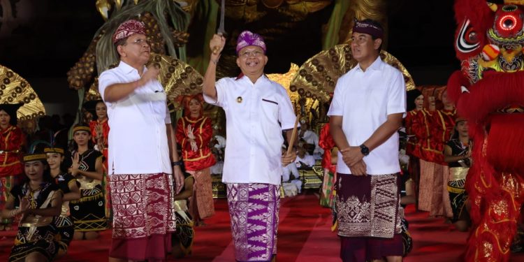 Kado HUT Ke-421 Kota Singaraja, Gubernur Wayan Koster Komit Tuntaskan Infrastruktur Jalan, Pelabuhan dan Sports Center