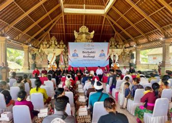 Sekretaris TP PKK Bali, Ny. Seniasih Giri Prasta Berbakti dan Berbagi di Desa Susut Bangli