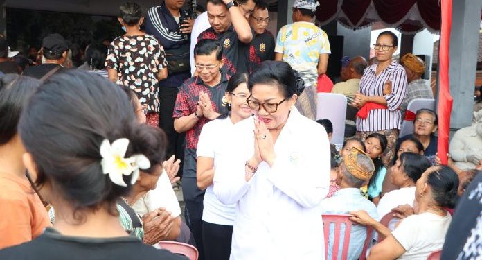 Turun ke Desa Pesinggahan, Ny. Putri Koster Posyandu Bukan Sekadar Timbang Bayi