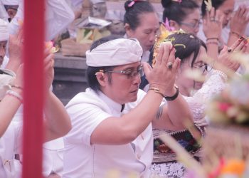 Wagub Giri Prasta Ngayah Mundut Pralingga Ida Bhatara Lingsir, Hujan Gerimis Sambut Prosesi Nedunang Ida Bhatara Kabeh