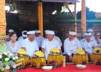 Koster Hadiri Upacara Melaspas Rsi Gana, Apresiasi Krama Adat Payangan yang Tekun Jaga Tradisi