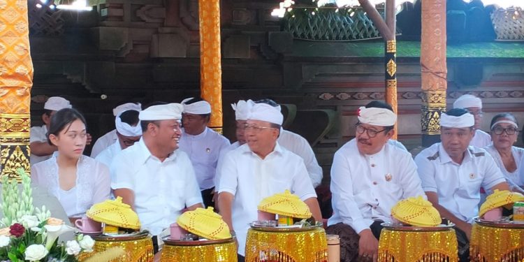 Koster Hadiri Upacara Melaspas Rsi Gana, Apresiasi Krama Adat Payangan yang Tekun Jaga Tradisi