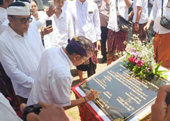 Dukung Fasilitas Adat dan Agama, Koster Hibahkan Tanah ke Desa Adat Kesiman