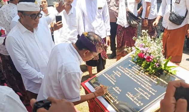 Dukung Fasilitas Adat dan Agama, Koster Hibahkan Tanah ke Desa Adat Kesiman