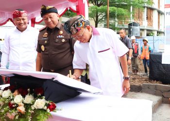 Gubernur Koster Tandai Pembangunan PJT RSUD Sanjiwani, Mahayastra Bukti Komitmen Pemprov Bali untuk Warga di 4 Kabupaten