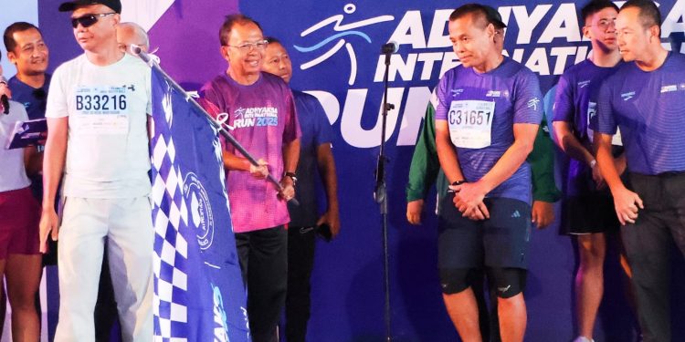 Gubernur Wayan Koster Lepas Ribuan Pelari di Ajang AIR 2025 Nusa Dua