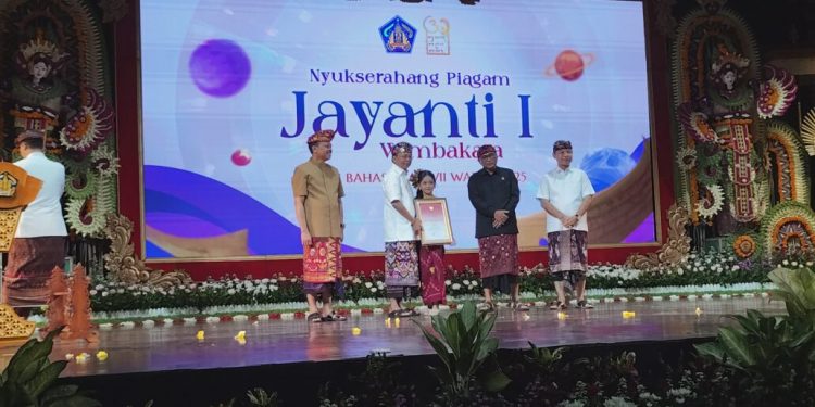 Gubernur Koster Dorong Generasi Muda Lestarikan Bahasa Bali: Warisan Budaya Harus Dijaga dengan Kekuatan Anak Muda
