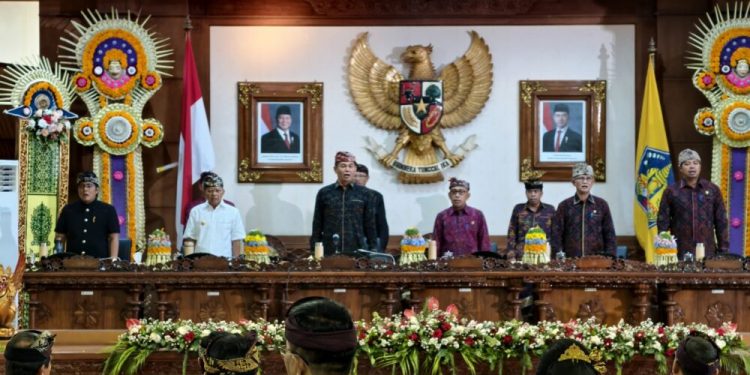 Gubernur Koster: Pesan Leluhur Jadi Dasar Pembangunan Bali, Disampaikan dalam Pidato Perdana di DPRD