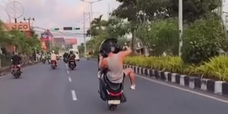 Turis Asing Ugal-ugalan di Bali Bikin Resah, Warga: Kalau Sampai Wheelie, Bisa Dideportasi