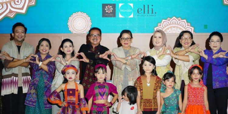 Ny. Putri Koster Ajak Masyarakat Bangga dan Mencintai Kain Endek