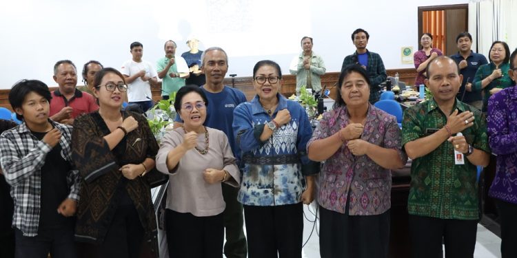 Percepat Penanganan Sampah, Ny. Putri Koster Gencarkan Koordinasi dengan Organisasi dan Komunitas Lingkungan