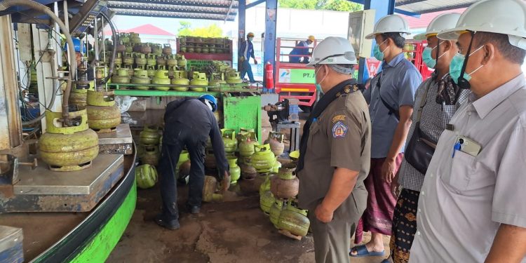 Sidak di Lima Lokasi, Tim Pengawas Terpadu Disperindag Bali Temukan Masih Banyak LPG 3 Kg Tanpa Rubber Seal dan Cal Seal