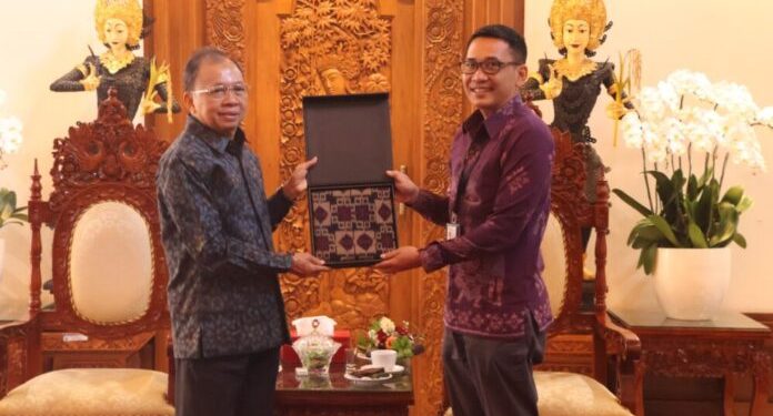 Gubernur Koster Susun Rencana Sensus Kebudayaan di Desa Adat Usai Bertemu Kepala BPS yang Baru