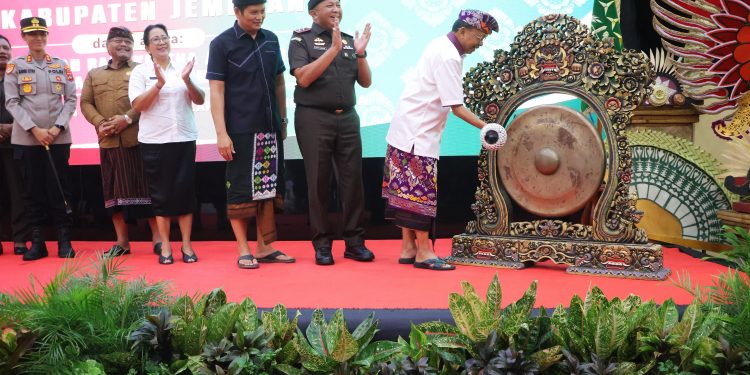 Hukum Adat dan Modern Menyatu di Bale Kertha Adhyaksa, Gubernur Koster Harap Cegah Persoalan Hukum di Bali