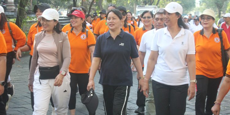 Ketua BKOW Provinsi Bali Buka Fun Walk HUT ke-74 IBI