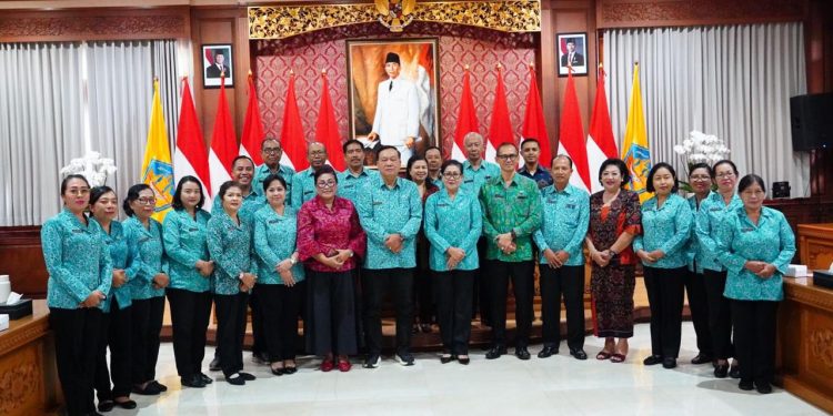 Apresiasi Tim TP PKK Ikuti Rakernas PKK di Samarinda, Ny. Putri Koster Terima Kasih Sudah Bawa Nama Baik Bali