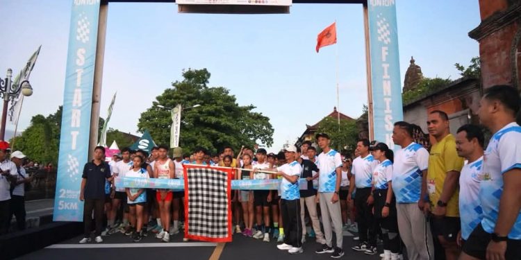 Bupati Satria Buka SMADARA Fun Run di Klungkung