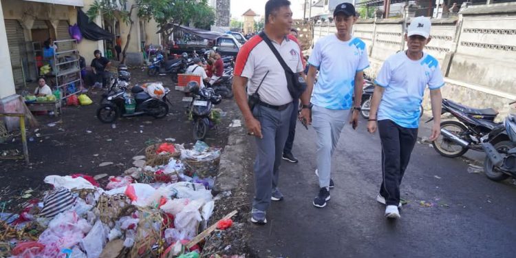 Bupati Satria Imbau Pedagang Pasar Galiran Biasakan Pilah Sampah