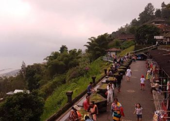 Keramaian Pagi di Pasar Penelokan yang Terletak di Tengah Hutan Kintamani