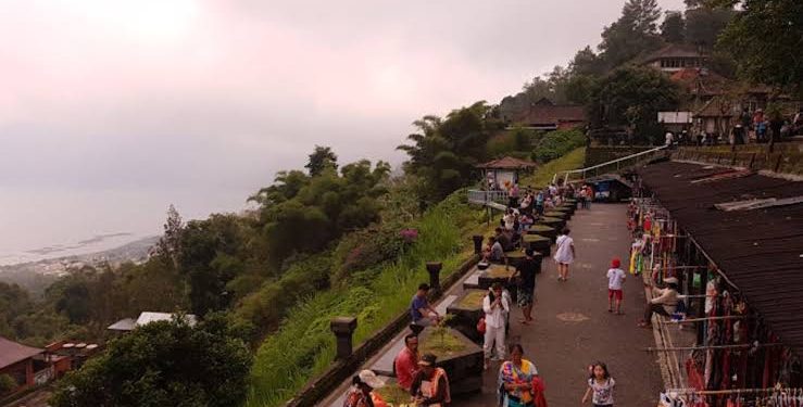 Keramaian Pagi di Pasar Penelokan yang Terletak di Tengah Hutan Kintamani