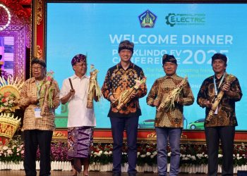 Jenderal TNI Purn Dr Moeldoko Gubernur Bali Wayan Koster Pelopor Ekonomi Hijau dan Kendaraan Listrik