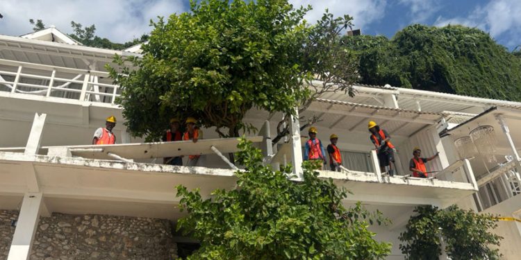 Satpol PP Bali Menargetkan Pembongkaran Seluruh Bangunan Ilegal di Pantai Bingin Rampung pada Akhir Agustus