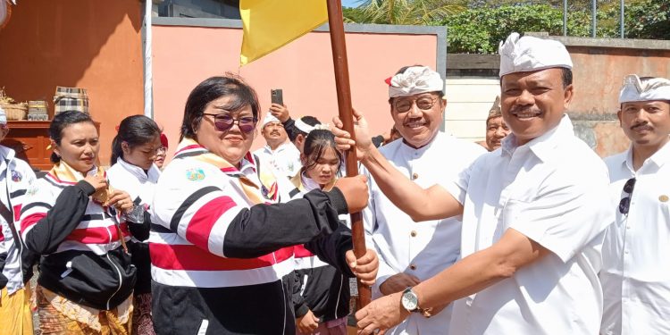 Sekda Dewa Indra Lepas Kontingen Pramuka Berkebutuhan Khusus Menuju Cibubur