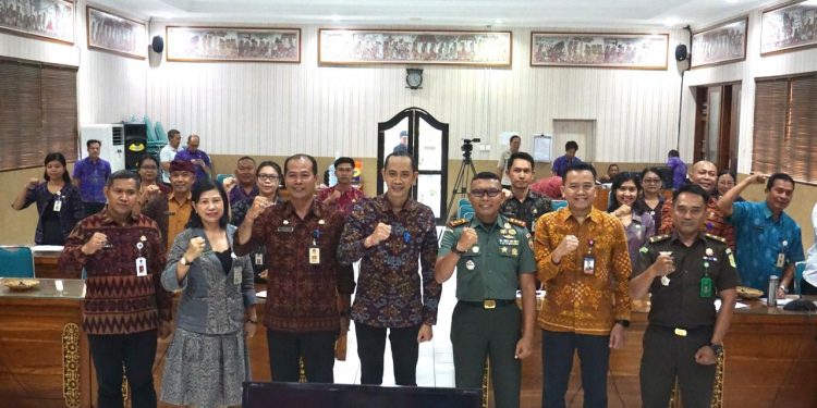 Dorong Pertumbuhan Ekonomi, Wabup Tjok Surya Ajak Tim Percepatan Bekerja Maksimal