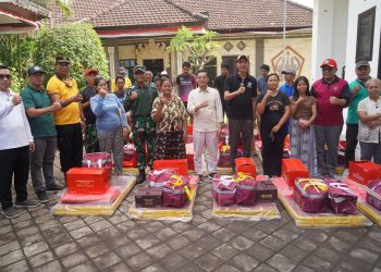 Bupati Satria Salurkan Bantuan Bencana Alam untuk Warga Desa Kusamba